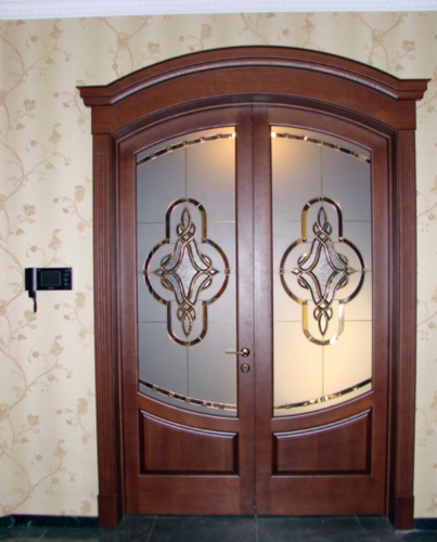 classic-arched-doors-with-stained-glass-windows-in-the-interior-www.vipdoors.by.jpg