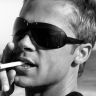 brad_pitt__chb_portret_s_sigaretoy_1600.jpg