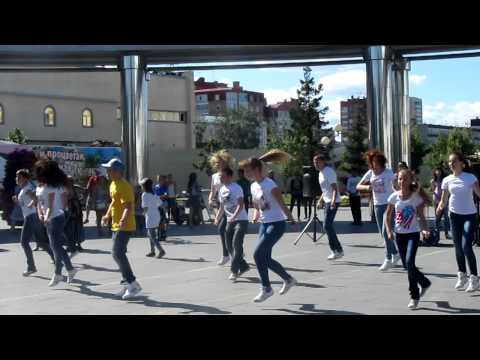 Танцевальный флешмоб в Тюмени. Танцмоб на День города