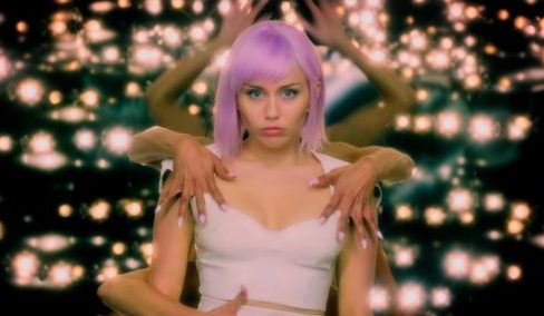 Черное зеркало/ Black Mirror (5 сезон) Русский трейлер (субтитры) смотреть онлайн